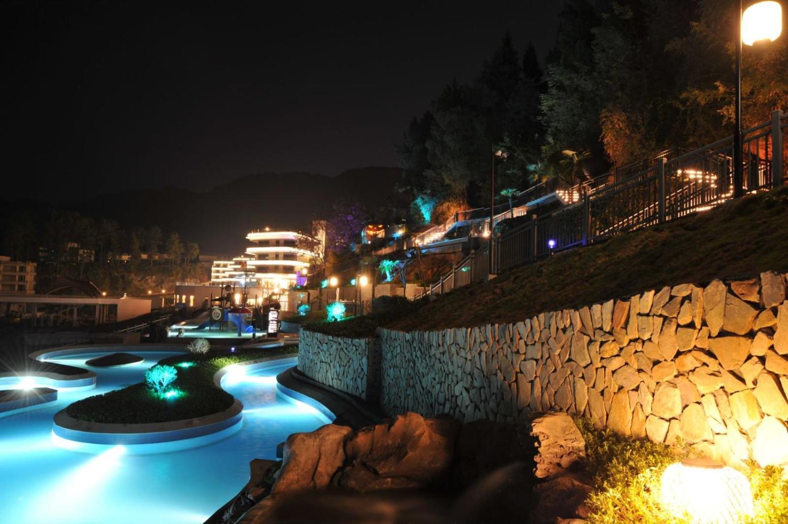 فندق Wyndham Grand Plaza Royale Hot Springs فنغهوانغ المظهر الخارجي الصورة
